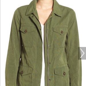 Never worn Vineyard Vines Utility Jacket Size S